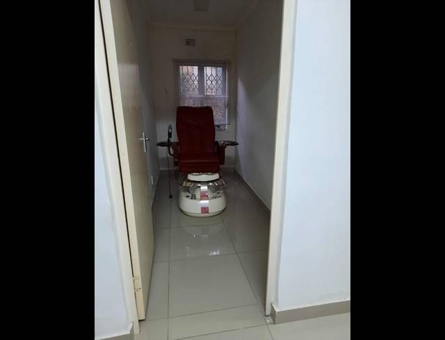 RETAIL PROPERTY TO RENT IN MALVERN